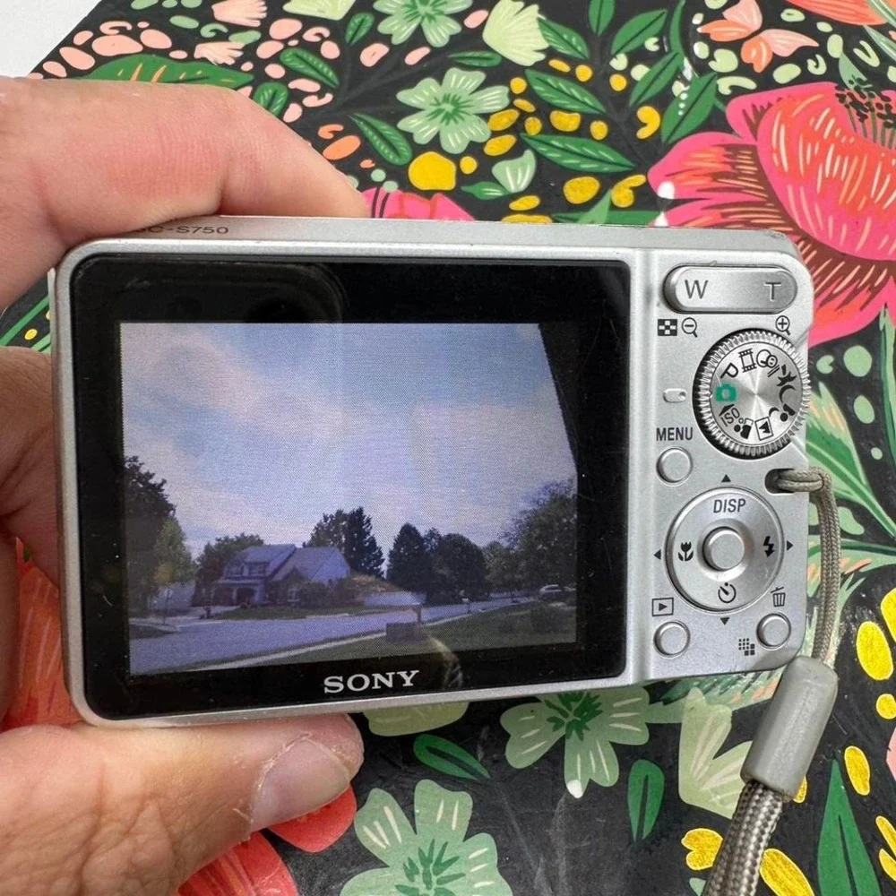 Sony Cyber-shot DSC-S750 Digital‎ Camera – Compact Point-and-Shoot Camera